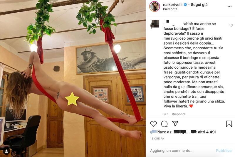 Naike Rivelli, esercizi col Flying Yoga