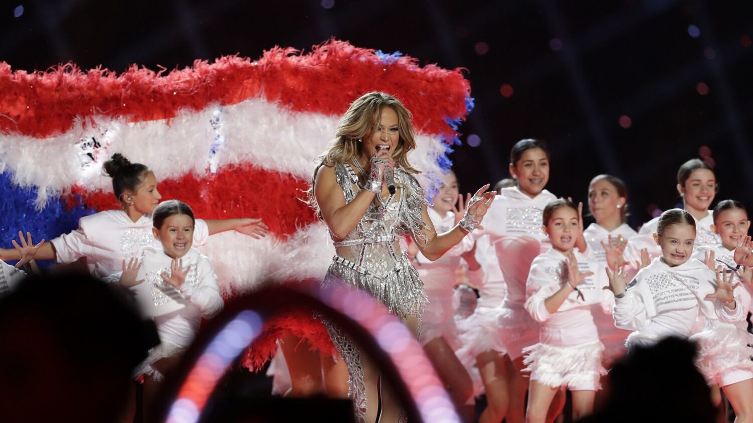 La figlia di Jennifer Lopez si esibisce con la madre: debutto al Super Bowl
