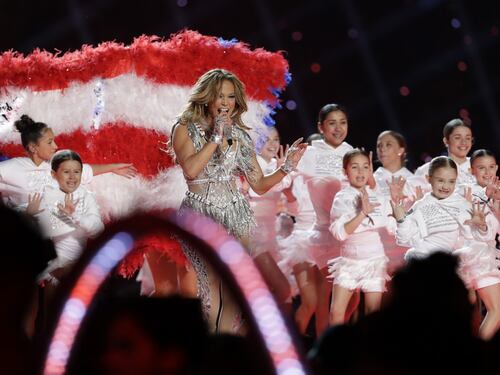 La figlia di Jennifer Lopez si esibisce con la madre: debutto al Super Bowl