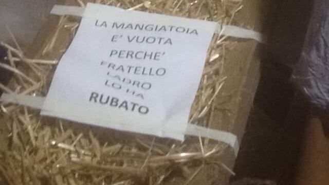 Rubata la statua di Gesù bambino in chiesa: sgomento tra i fedeli di Torre del Greco