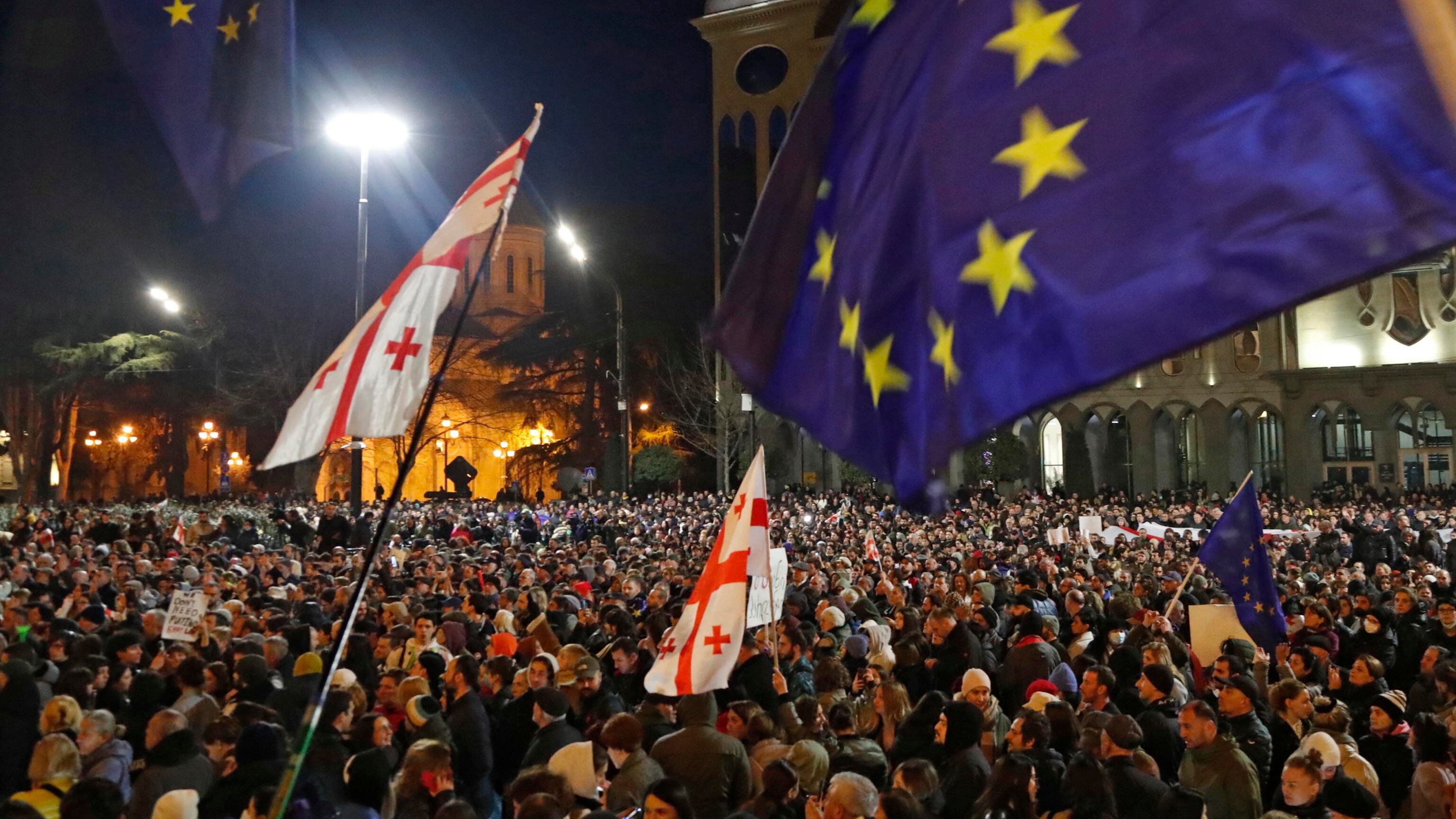 Dietrofront della Georgia: stop alla legge sugli agenti stranieri