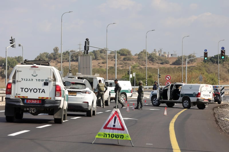 Un posto di blocco della polizia israeliana ad Ashkelon.