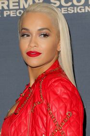 Katy Perry e Rita Ora: scollature bollenti sul red carpet 21