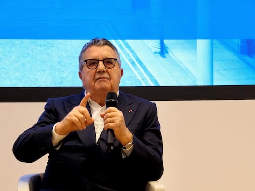 Il solito livore di De Benedetti: "Meloni dimostra demenza La destra? Massa di ignoranti"