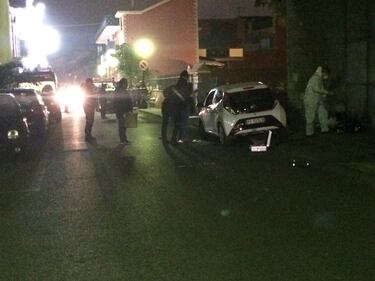 Killer in azione nel Napoletano: uccidono un 34enne e la madre  4
