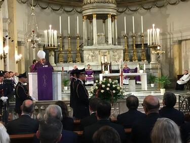 Sparatoria Trieste, il cordoglio ai funerali dei due agenti uccisi 2