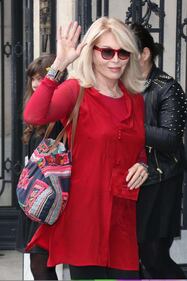 Amanda Lear, sexy icona di fascino 15
