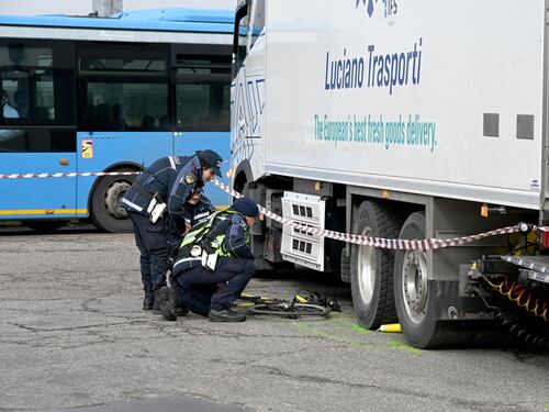 Tragedia a Gaggiano. Ciclista di 65 anni muore schiacciato sotto le ruote del Tir