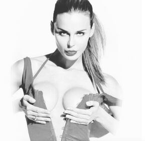Nina Moric: il ritorno hot su Instagram 18
