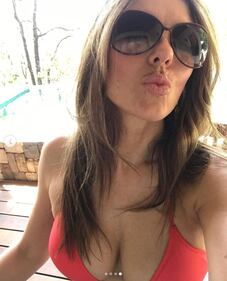 Elizabeth Hurley hot in bikini 5