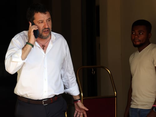 Ora il Capitano vede nero e attacca Draghi, Pd e Ue