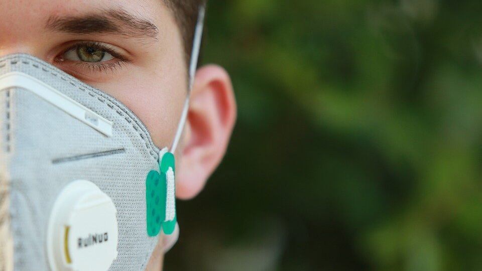 Non solo mascherine: come proteggere gli occhi