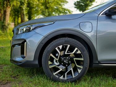 Kia XCeed PHEV: guarda le foto del crossover plug-in 3
