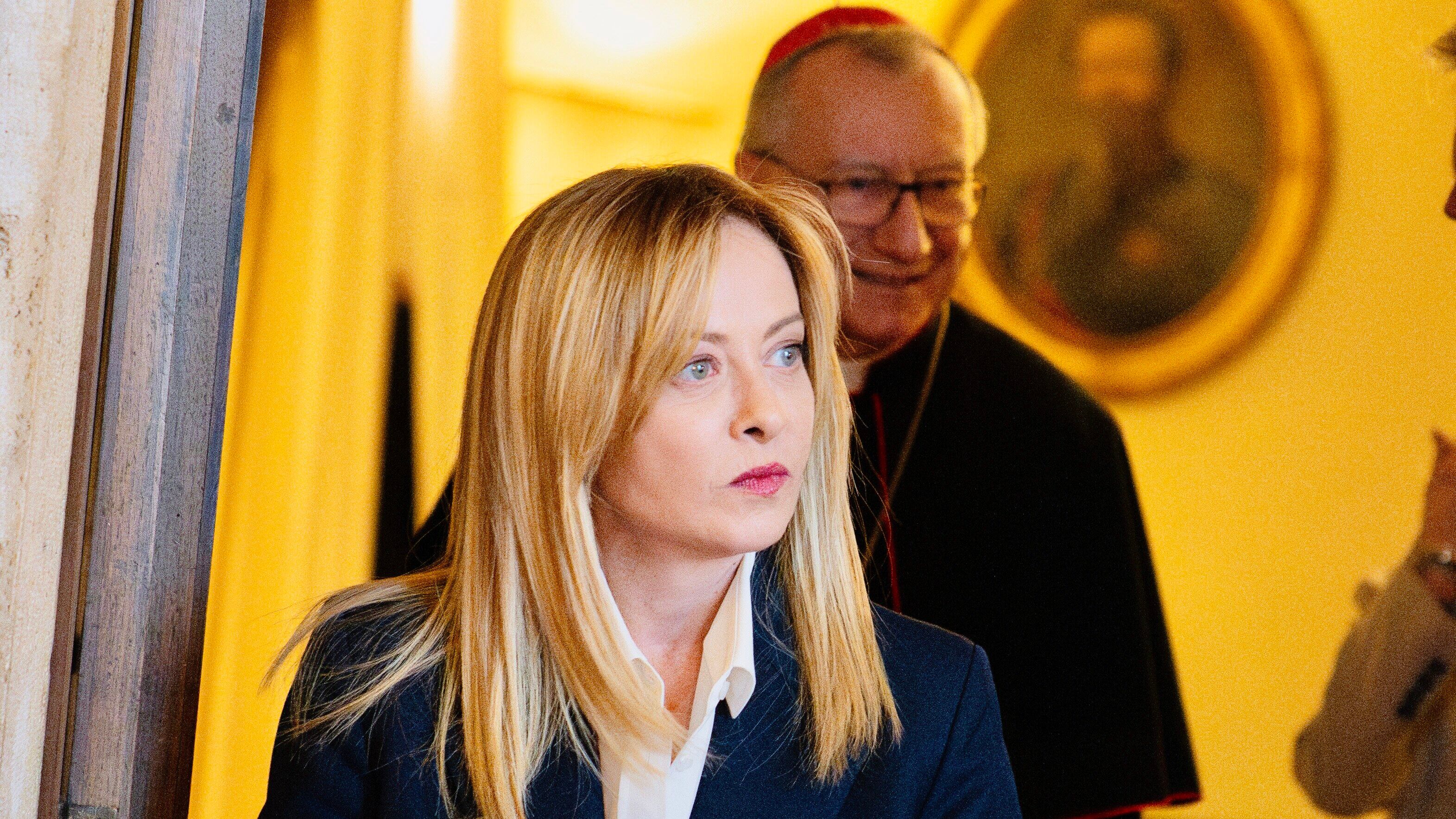 Meloni: "Siamo ostacolati dalle toghe politicizzate"