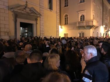 Folla a Trieste per la messa in suffragio ai due poliziotti uccisi 4