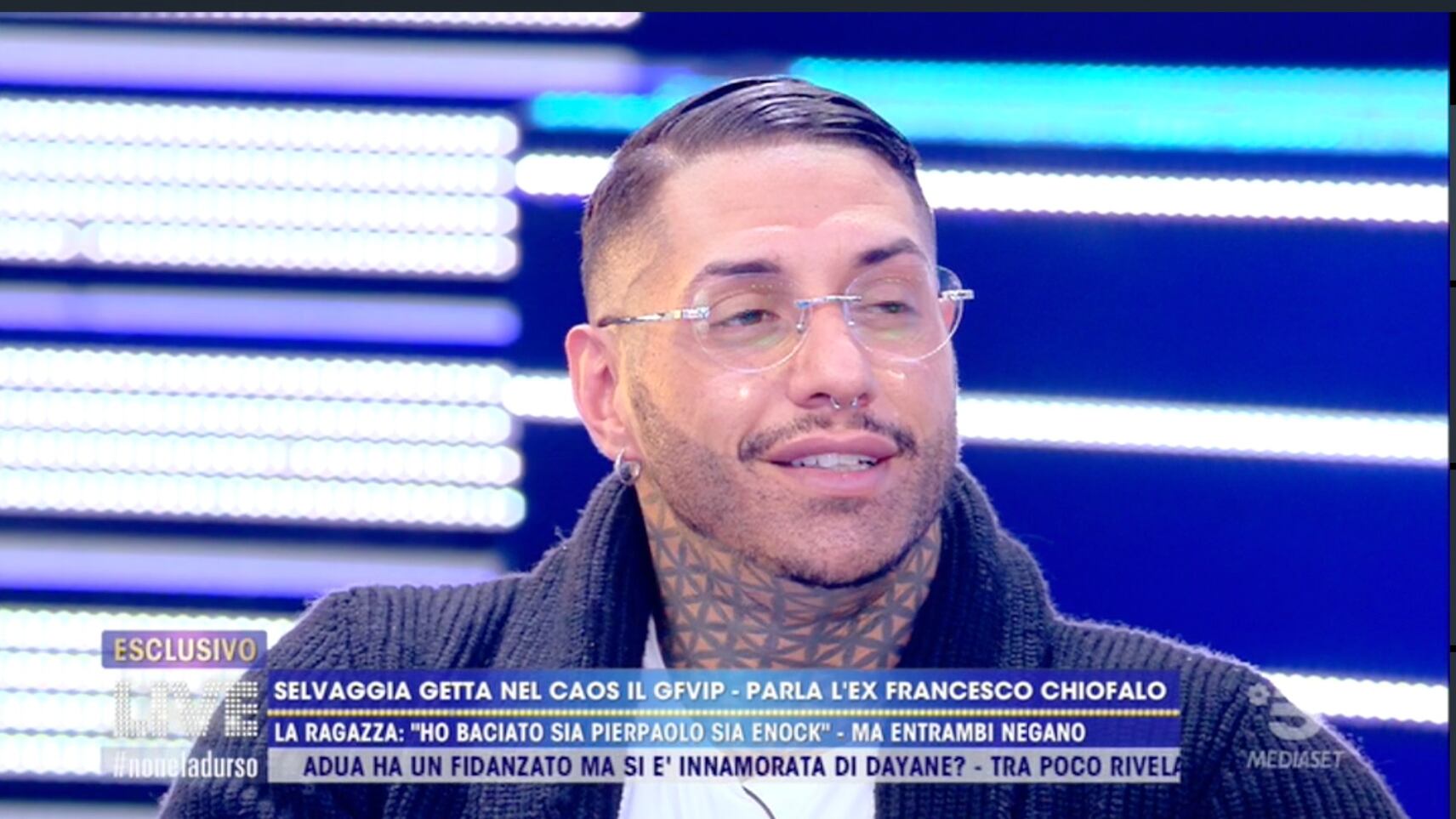 Chiofalo e la verità choc su Selvaggia Roma: “Cerca solo visibilità, non ha baciato Petrelli né Enock”