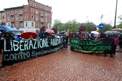 I ricercatori in piazza contro gli animalisti 5