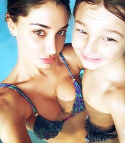 Belen, foto sexy in bikini sotto il sole 7