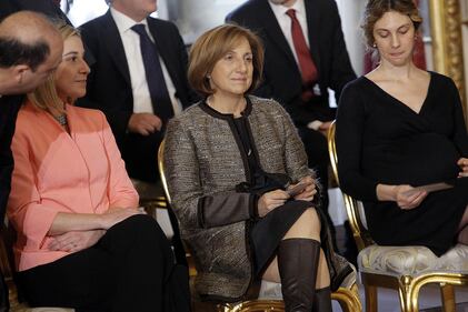 Boschi in blu elettrico, Mogherini in rosa: i colori del governo 7