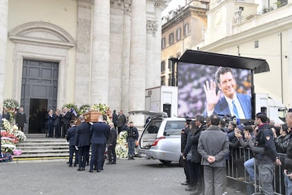 I funerali di Fabrizio Frizzi 7
