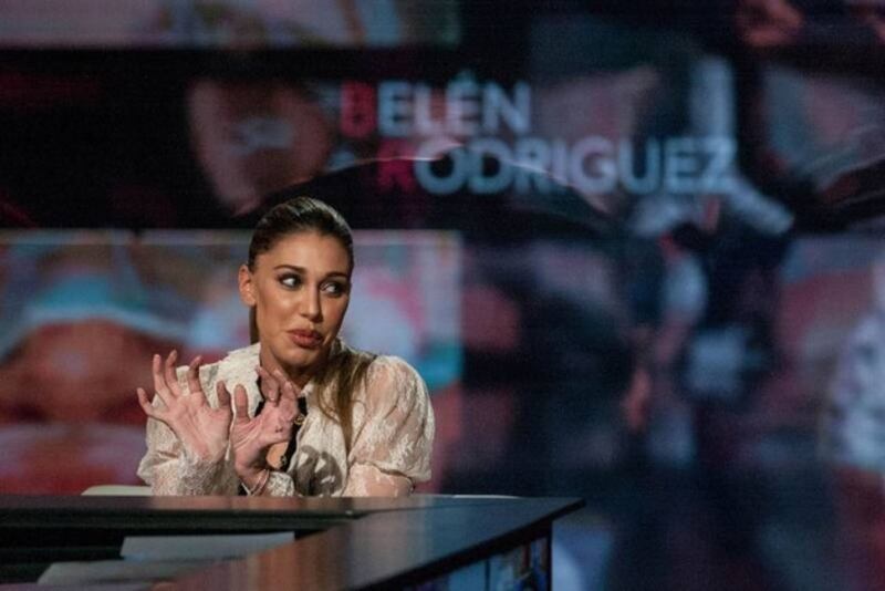 Belen Rodriguez, un'estate sexy e svestita  27