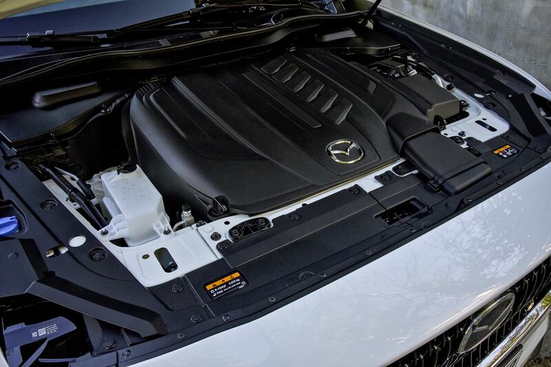 Mazda CX-60, guarda le foto 15