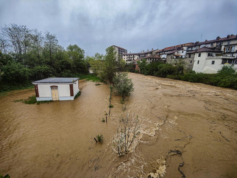 Il maltempo si accanisce sul Nord Italia: fiumi in piena, frane e smottamenti 2