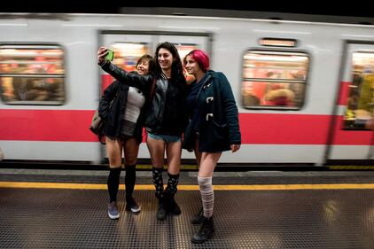 No Pants subway ride, la corsa in metropolitana che sfida il freddo 18