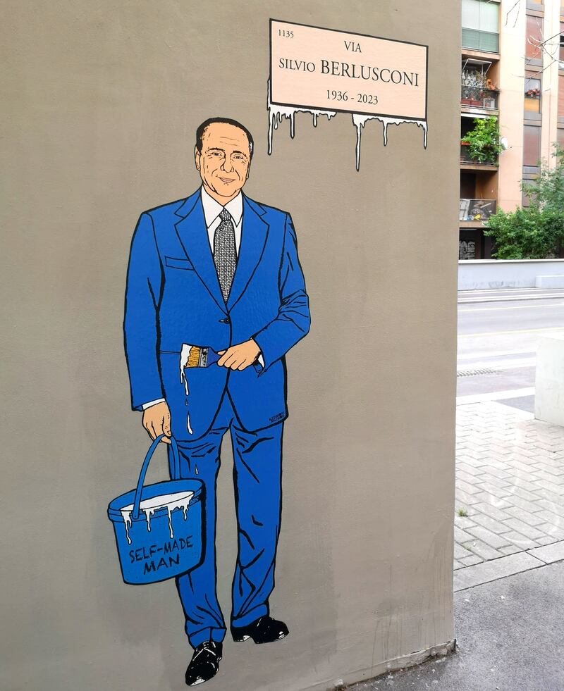 Via Silvio Berlusconi, la dedica dell'artista aleXsandro Palombo al “Self-Made Man” 4