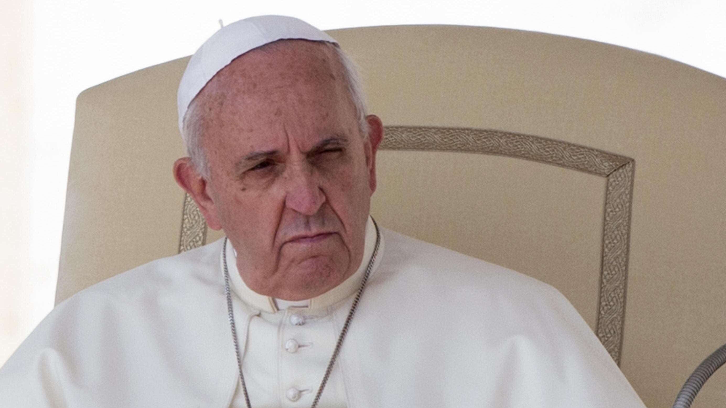 Ferrara contro Socci: "Il tuo libro sul Papa ciarpame senza pudore"