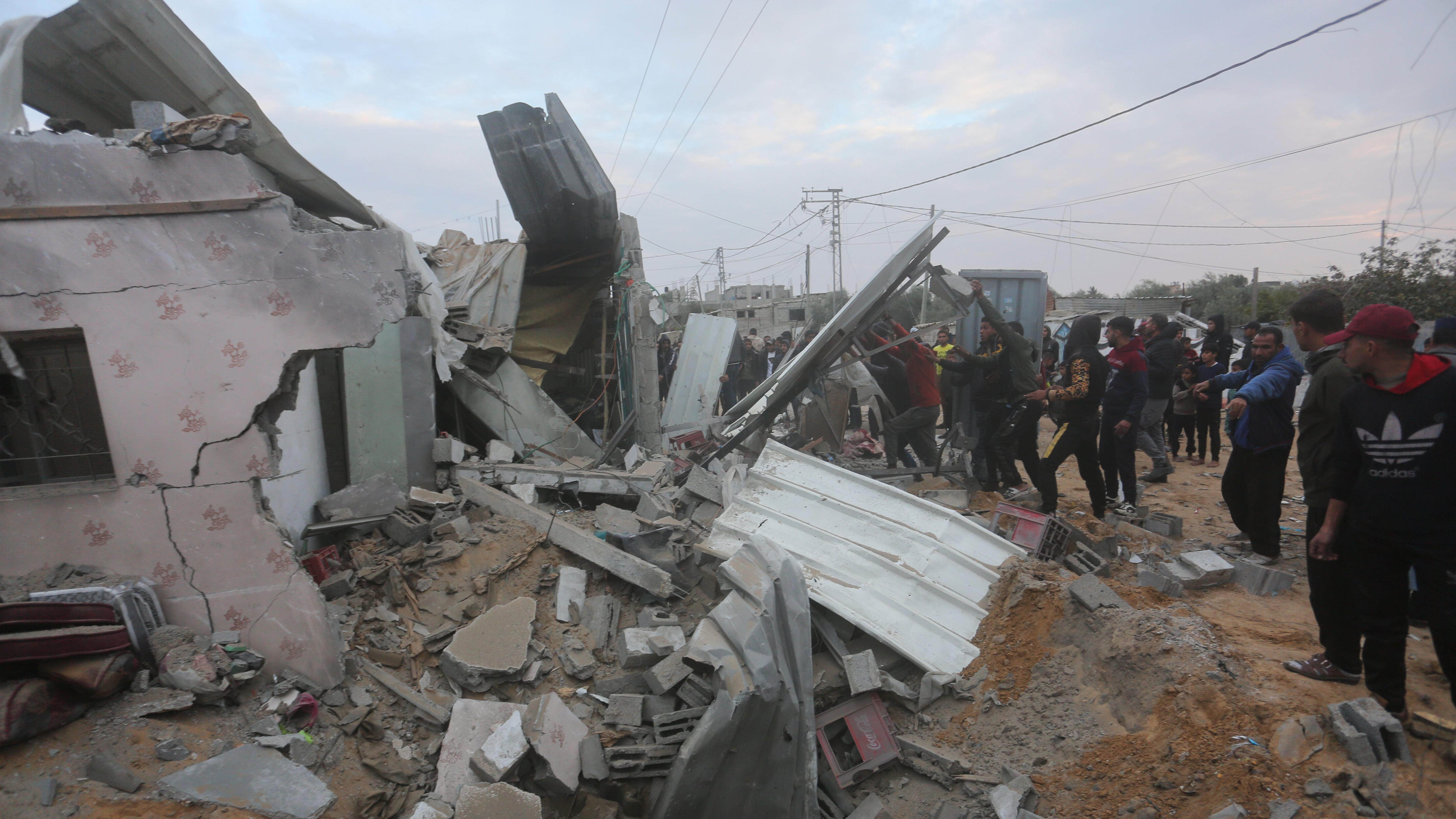"Stop all'offensiva su Rafah": la Corte dell'Aia blocca Israele. Ma partono i raid
