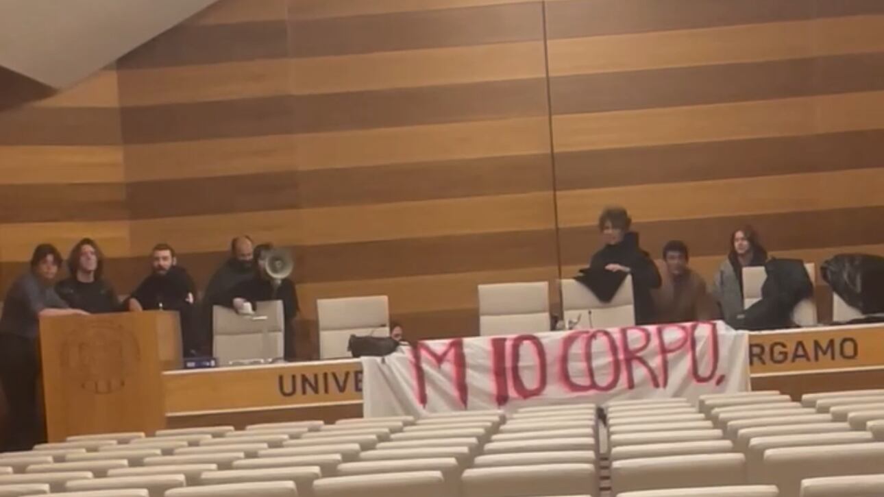 Giornata della donna a Bergamo, “Non una di meno” blocca l’evento Pro life