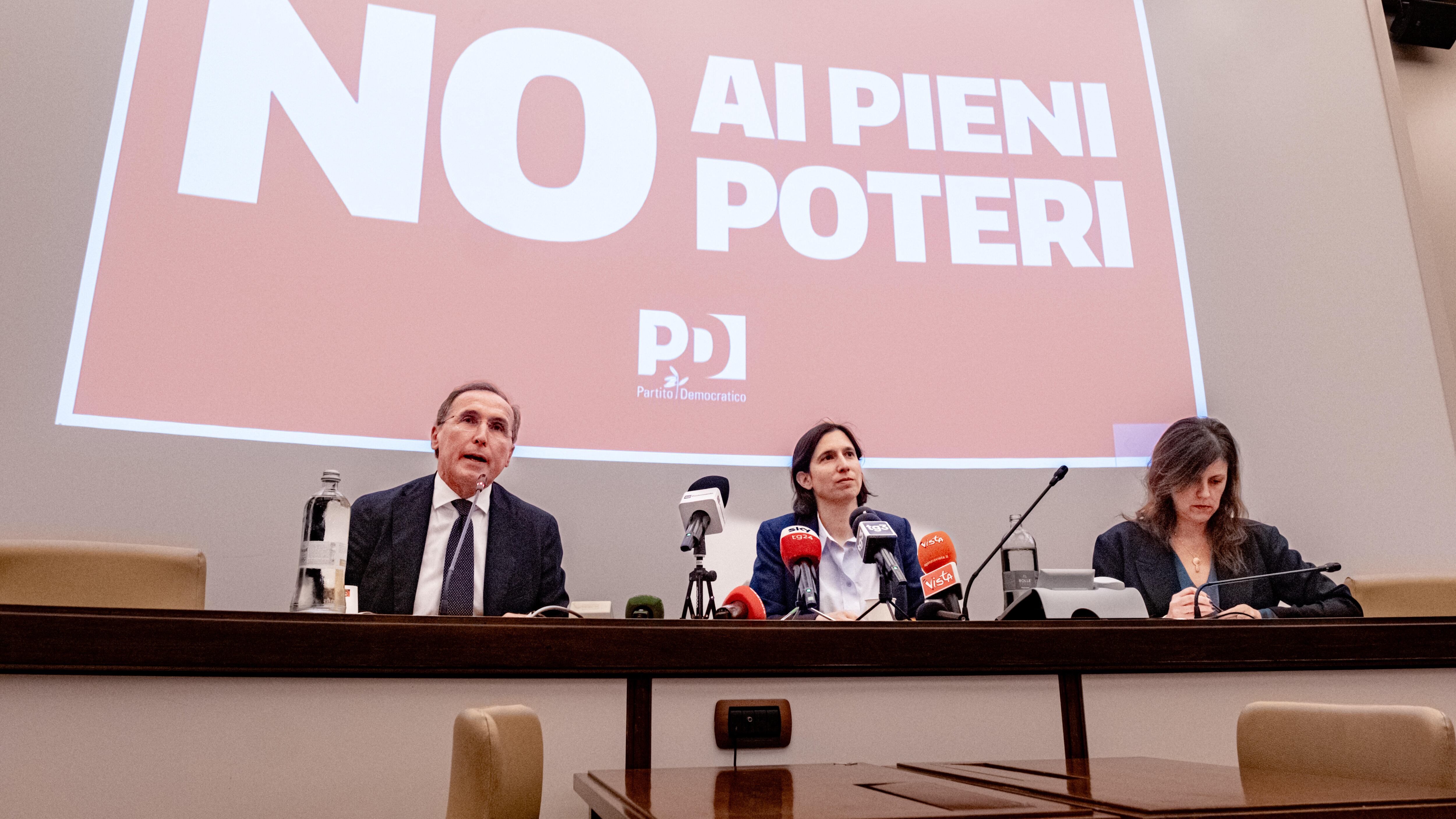 Opposizione divisa ma la Schlein vede "pericoli autoritari"