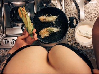 Decolleté e cibo, un connubio di successo 2