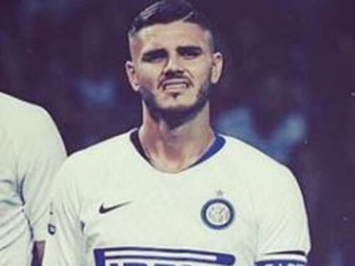 Wanda Nara posta una foto osè di Icardi: "Cosa stai facendo baby?"