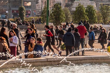 Caldo e sole a Milano per il giorno di Santo Stefano 6