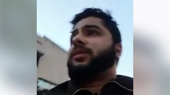Marocchino si riprende mentre minaccia, sputa e insulta polizia