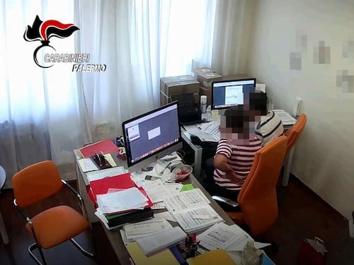 "Questo prendilo per casa". Le intercettazioni choc della preside "antimafia"