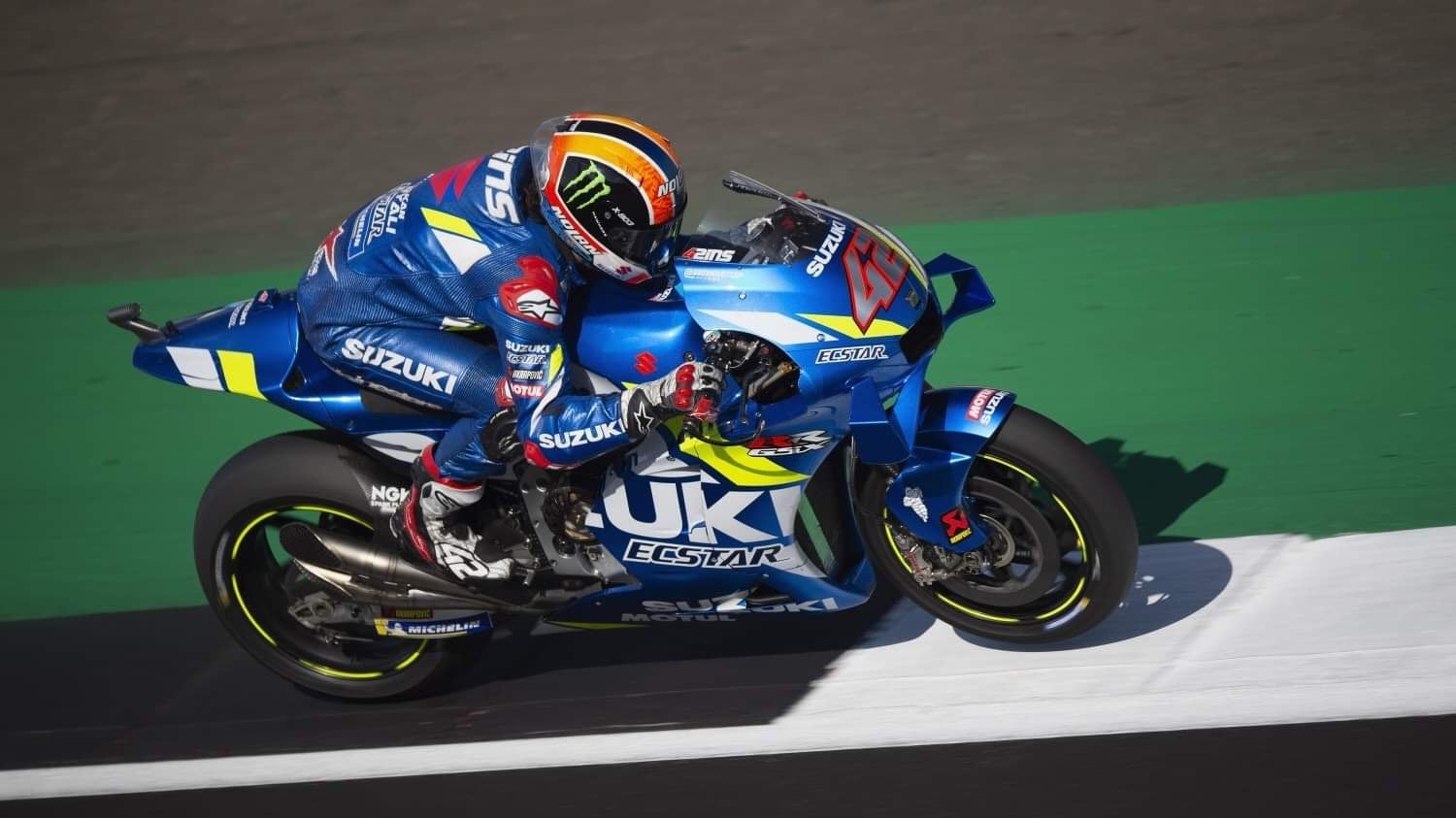 Motogp, Silverstone: Rins beffa Marquez nel finale. Quarto Rossi