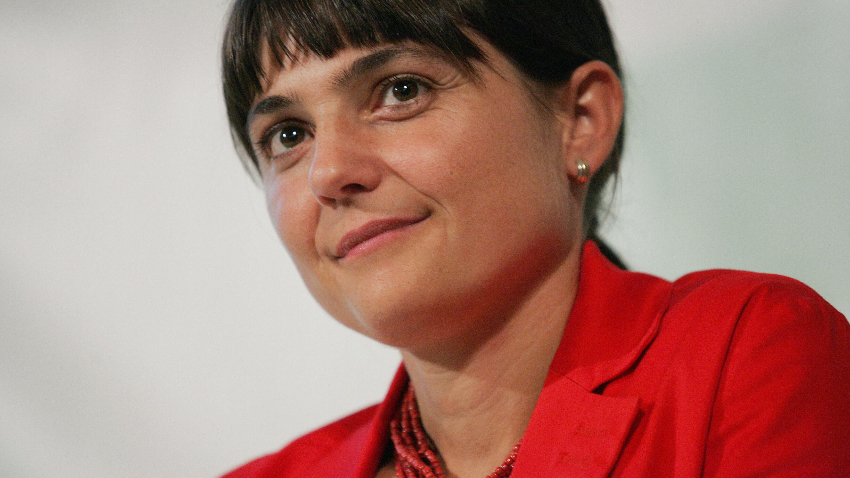 Dal bel faccino ai voltafaccia Debora sta solo con chi vince