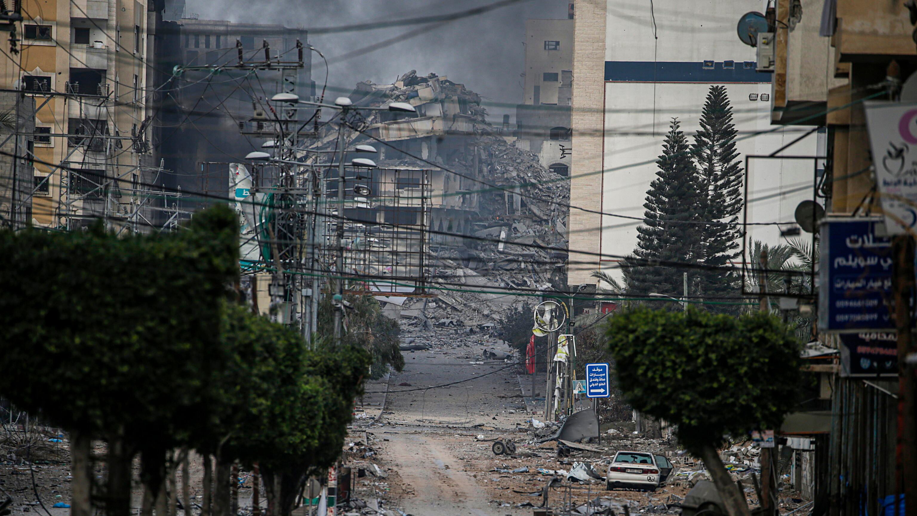 Gaza accerchiata. Bombe sui bunker