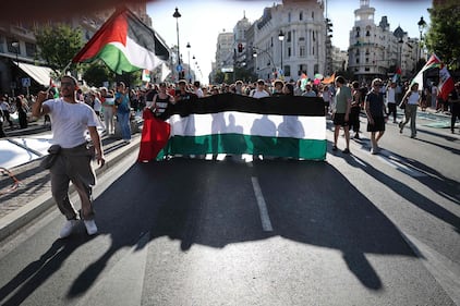 Proteste pro Palestina alla Vuelta, tensioni e cariche: ecco le immagini degli scontri di Madrid 2