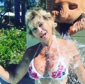 Carmen Russo esplosiva a Ibiza 5
