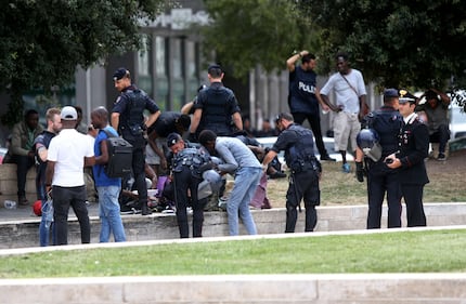 Migranti, nuovo blitz della polizia in stazione Centrale 3