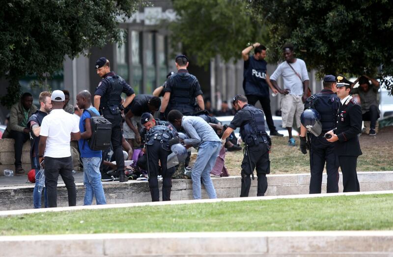 Migranti, nuovo blitz della polizia in stazione Centrale 3
