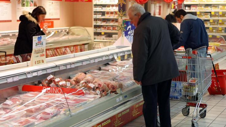 Così l'erario strangola i negozi alimentari Uno su dieci rischia di morire di tributi