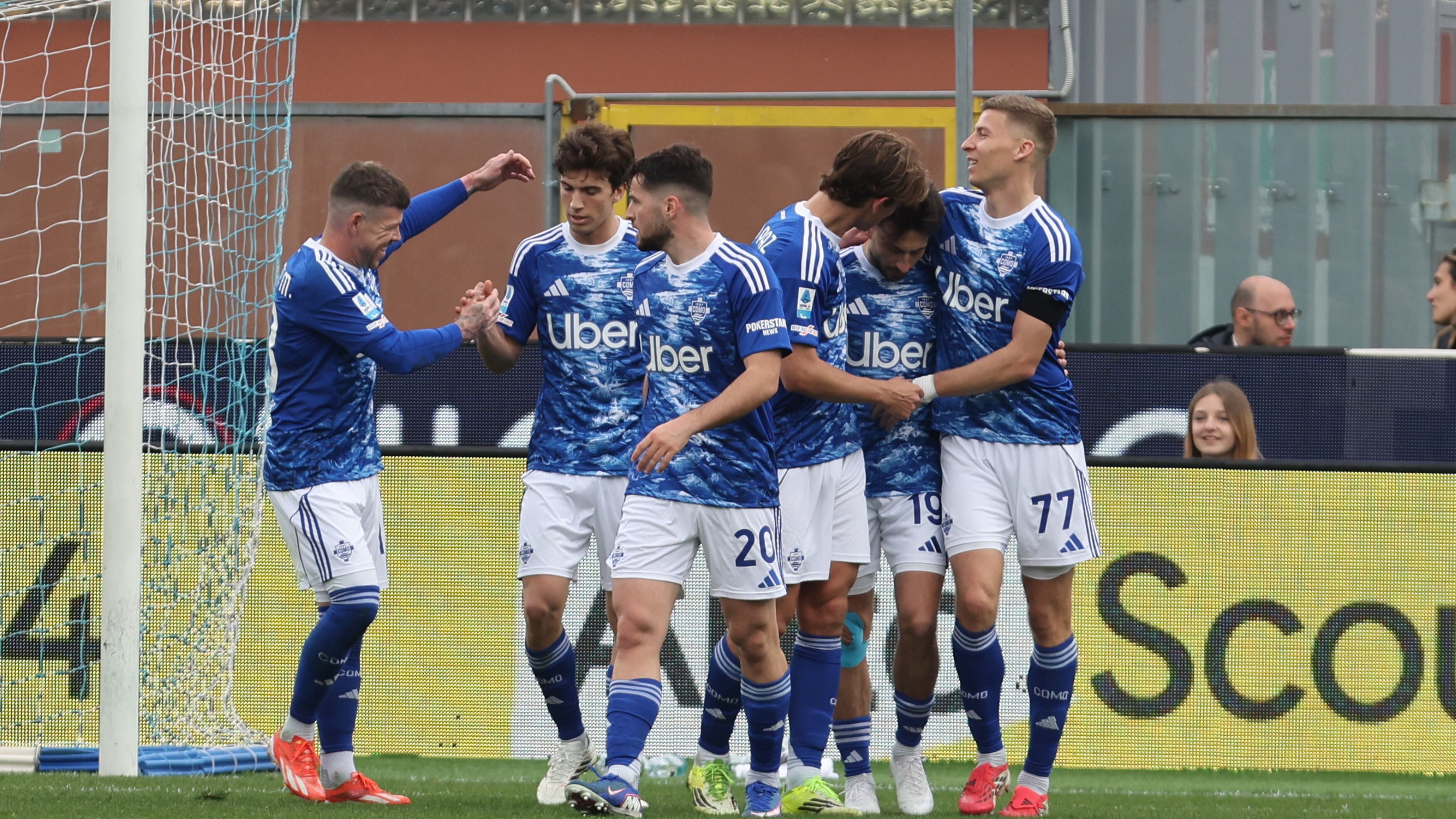 È Como show: in cinque in gol e quarto posto blindato