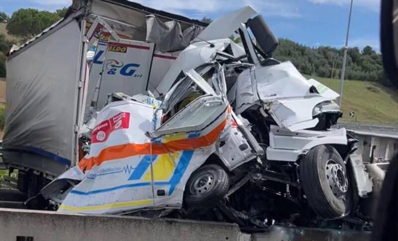 L'incidente sull'A1, che ha causato tre vittime su un'ambulanza 2