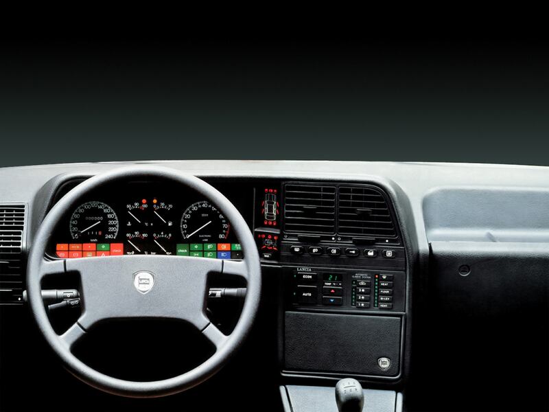 Lancia Thema, guarda la gallery 22