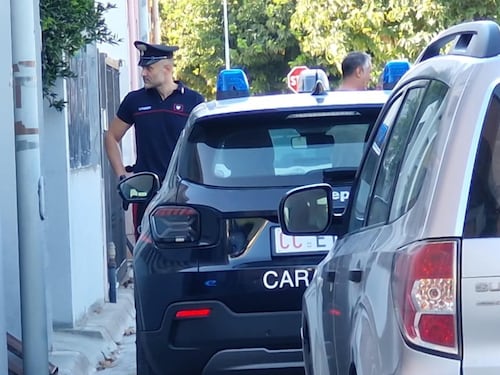 Prof accoltellata, verifiche sul cellulare del 13enne. Il Tribunale dei minori apre un’istruttoria